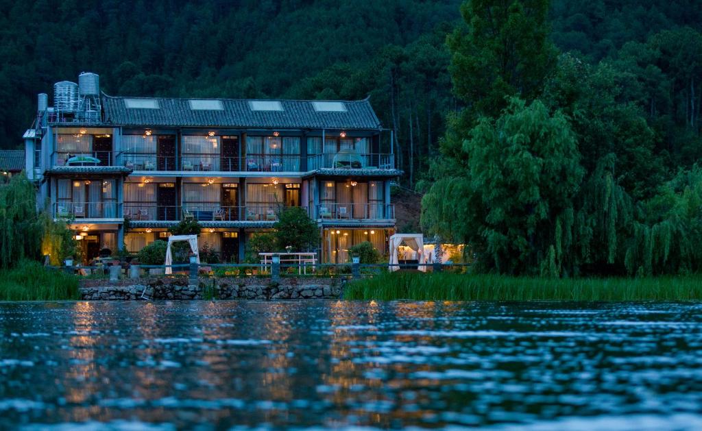 Lake Houses