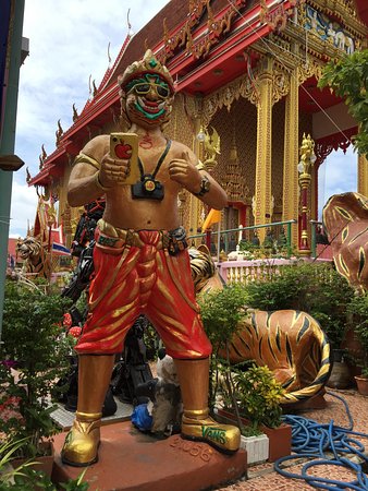 Wat Takien Floating Market