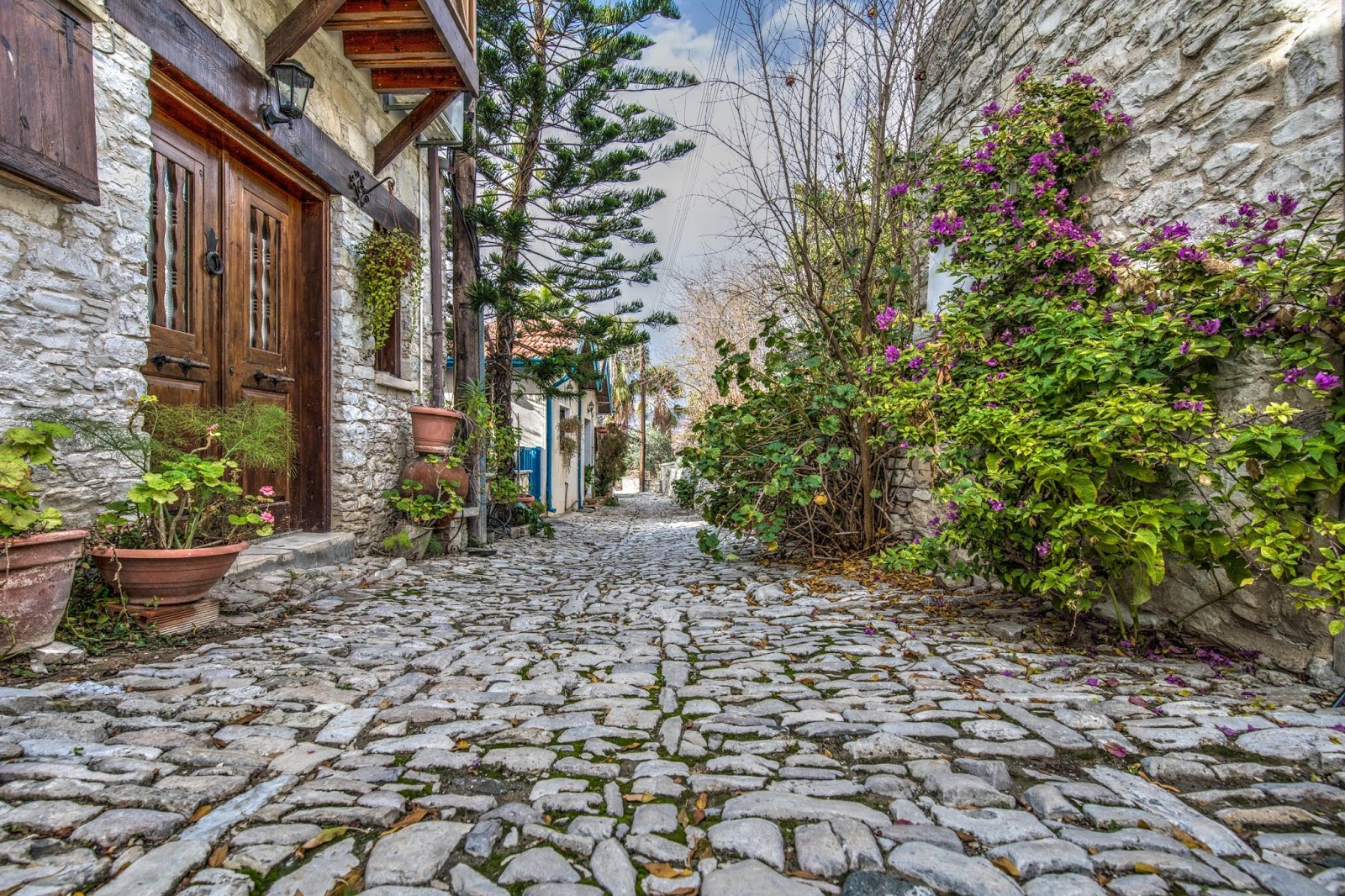 Lania Village