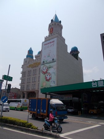 Golden Pineapple Castle