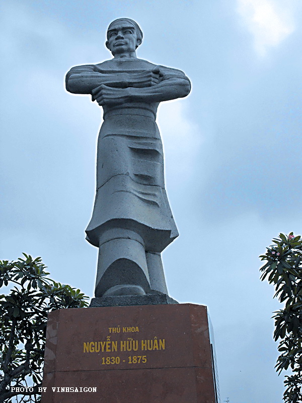 Monument Thu Khoa Huan