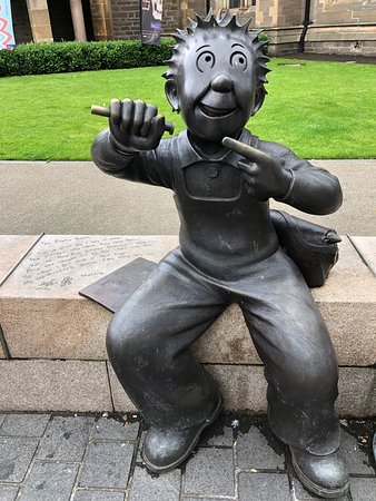 OOR Wullie Bronze Statue