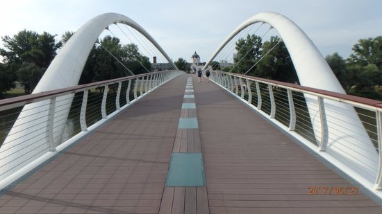 Tiszavirág Pedestrian Bridge