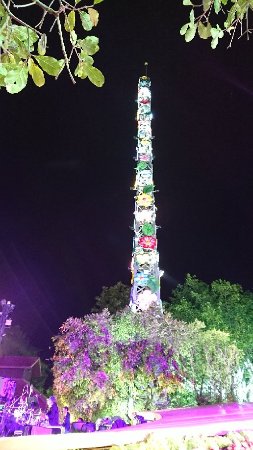 75 Anniversary Flag And Lamp Park