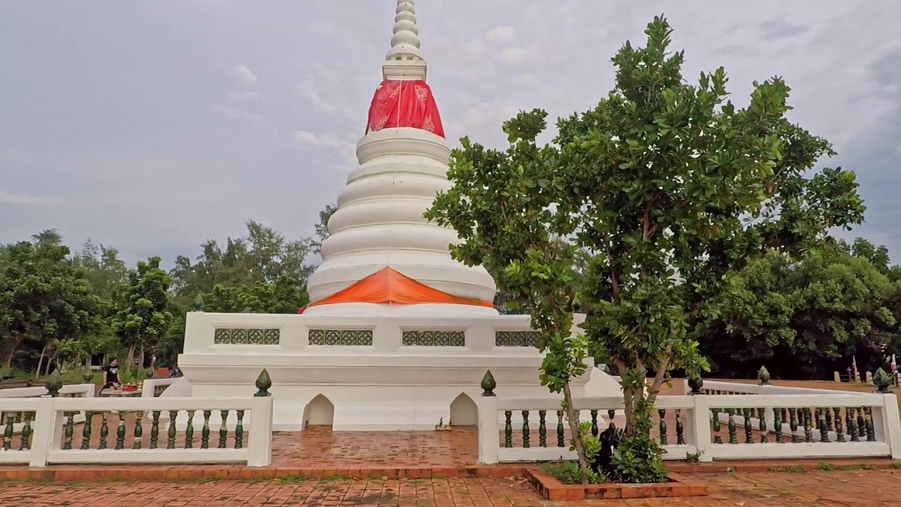 Phra Chedi Klang Nam