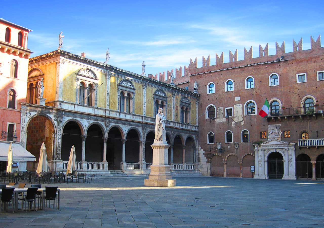 Piazza dei Guidi