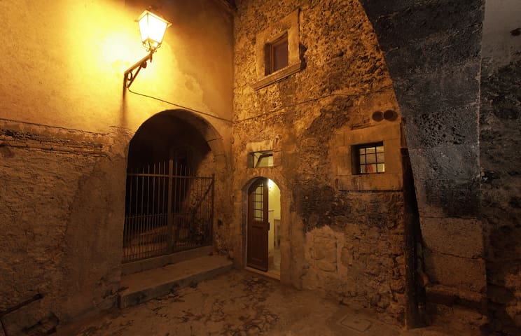Castelvecchio Calvisio