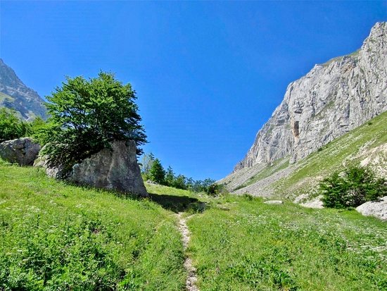 Da Pietracamela alla Val Maone