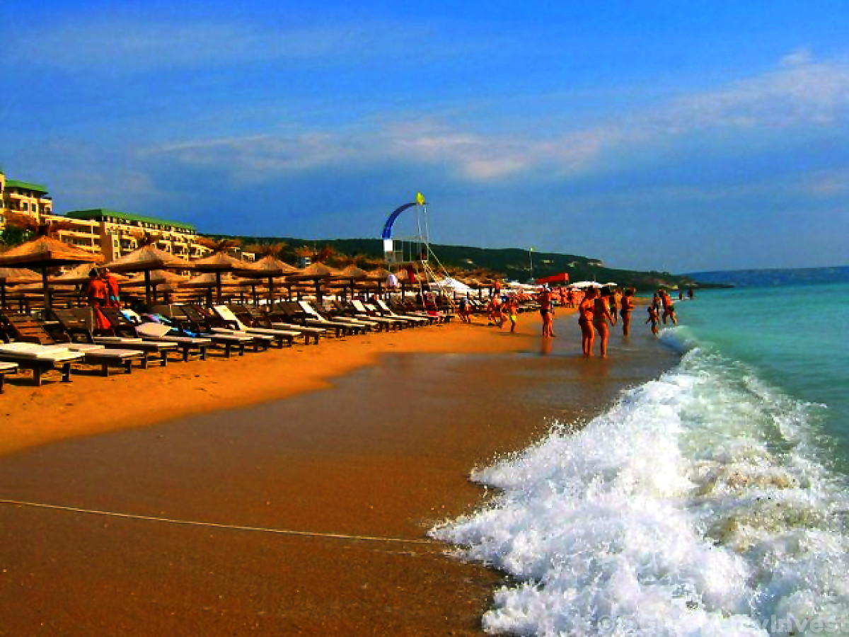 Golden Sands Beach