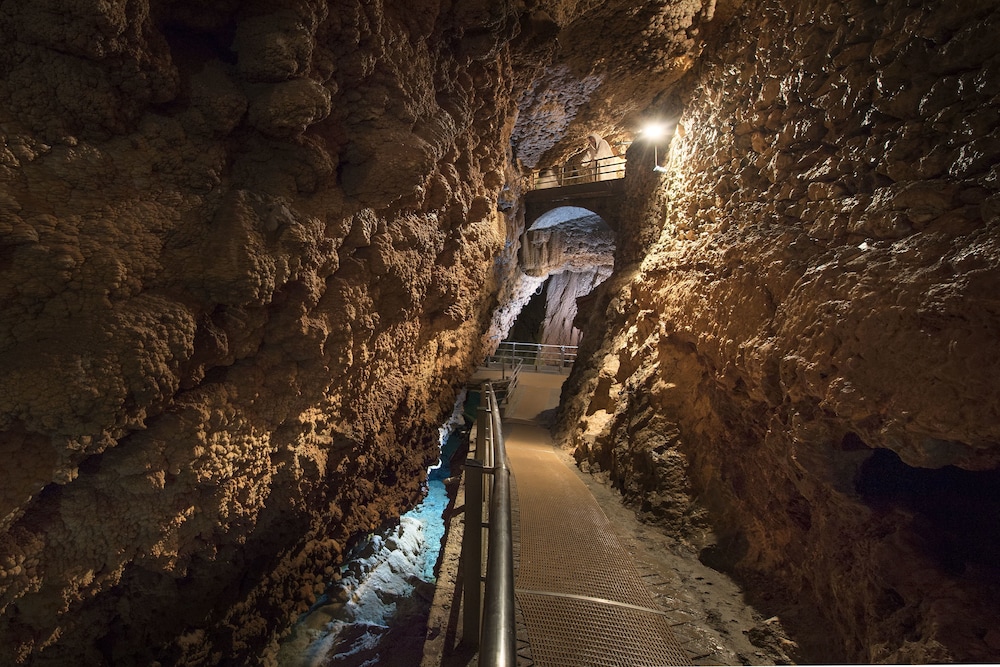 grotta Villa Rupi