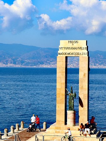 Monumento Dea Athena
