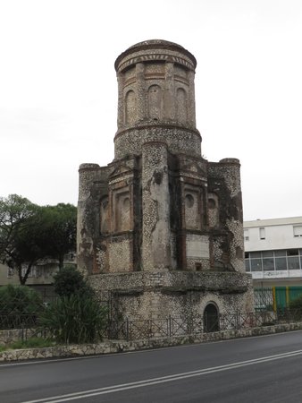 Mausoleo la Conocchia