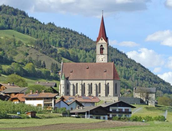 Kirche St. Peter und Paul Schrambach