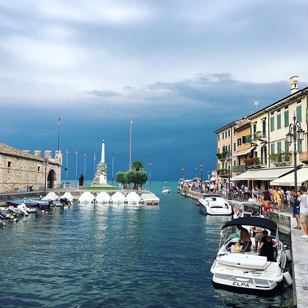 Lungolago di Lazise
