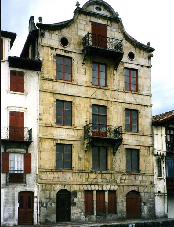 Quai Maurice Ravel