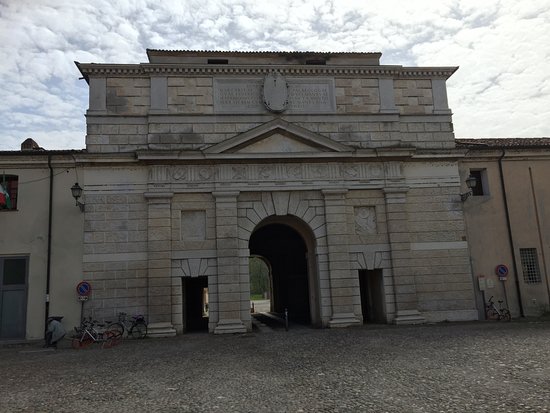 Porta Giulia