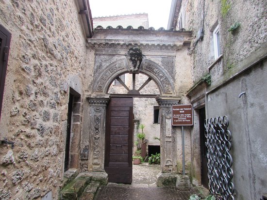 Portale dei Tolomei