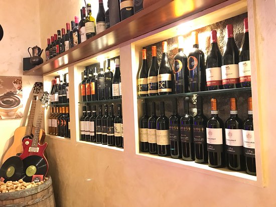 Pausa Caffe - Wine & Cocktail Bar