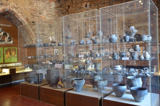 Museum Mondseeland Und Osterreichisches Pfahlbaumuseum