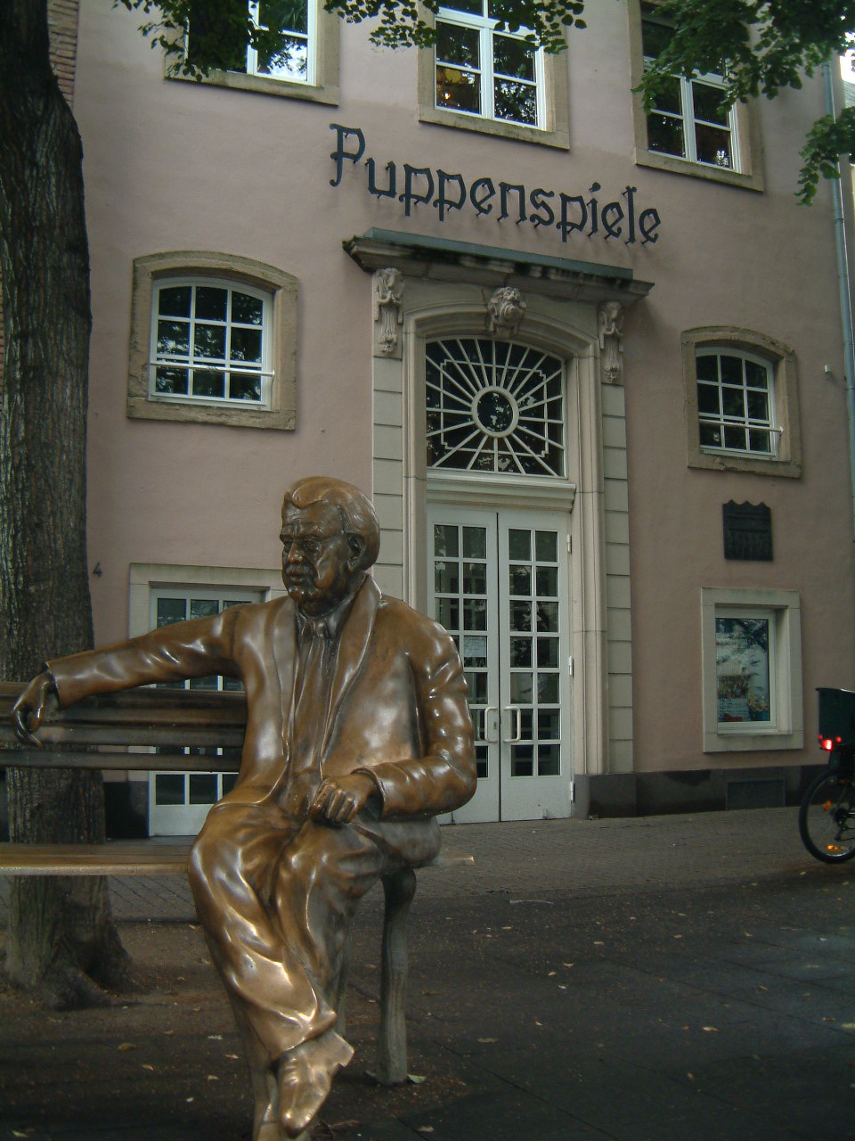 Willy-Millowitsch-Denkmal