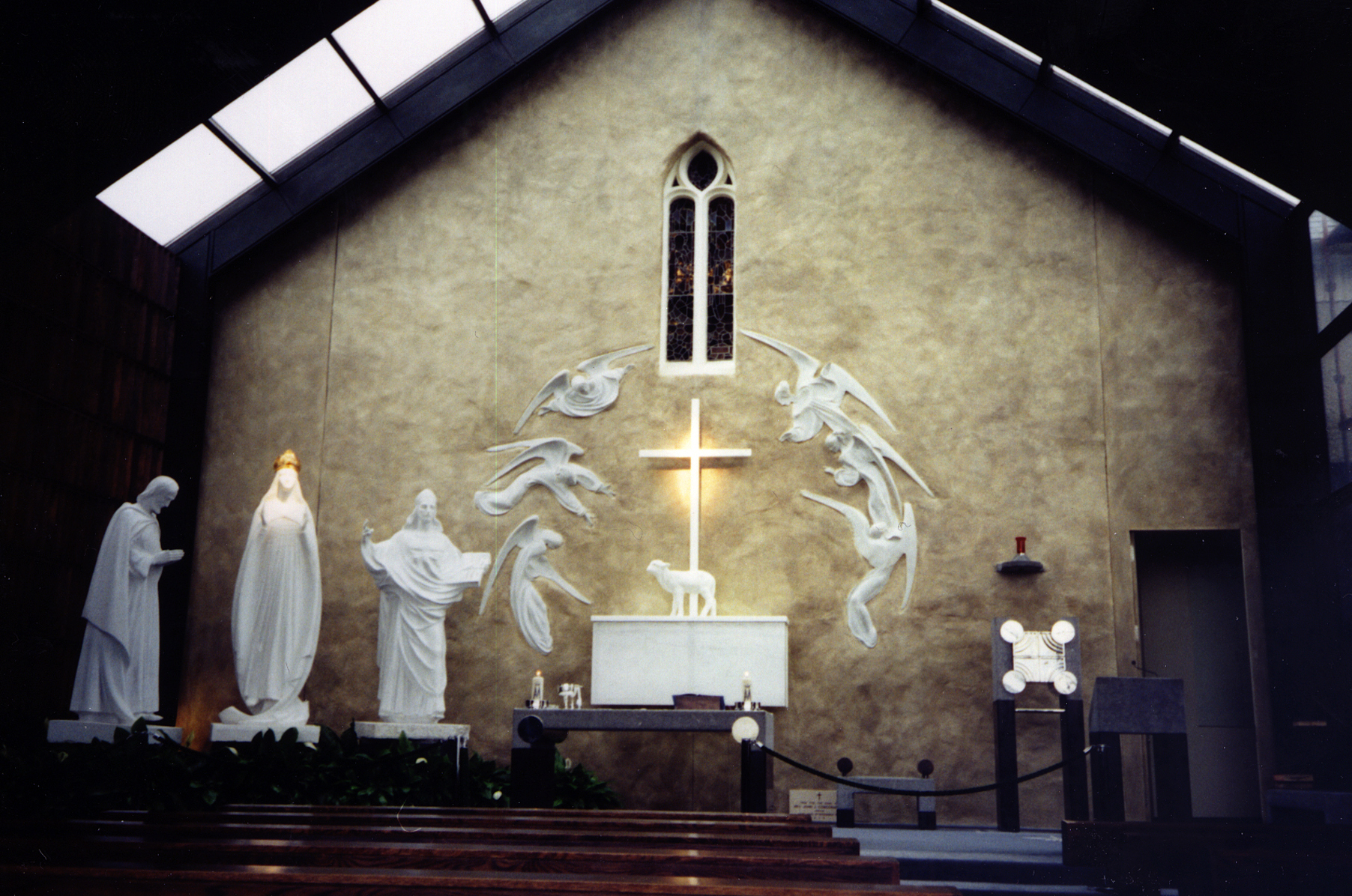 Mary's Shrine Collection. Apor Memorial room