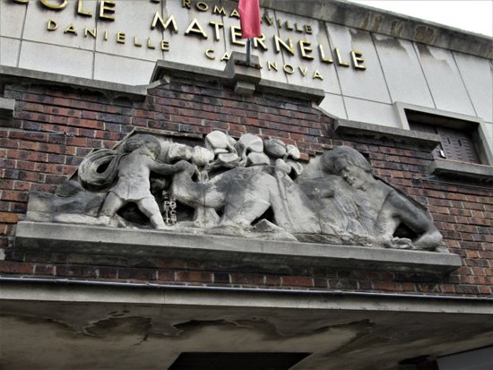 Bas-relief "Le Conte du petit Poucet"