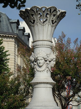 Fontaine de la Place François-1er