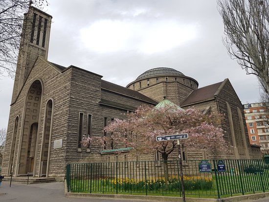 Sainte-Jeanne-de-Chantal Church