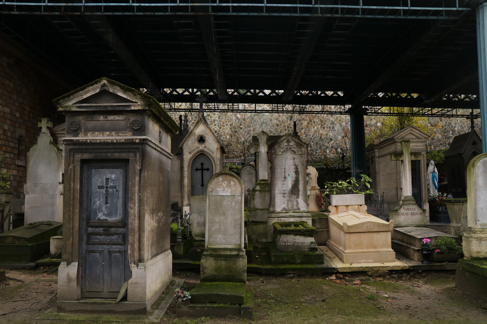 Oghaskura Cemetery