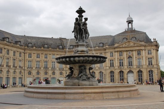 Fountain of Three Graces