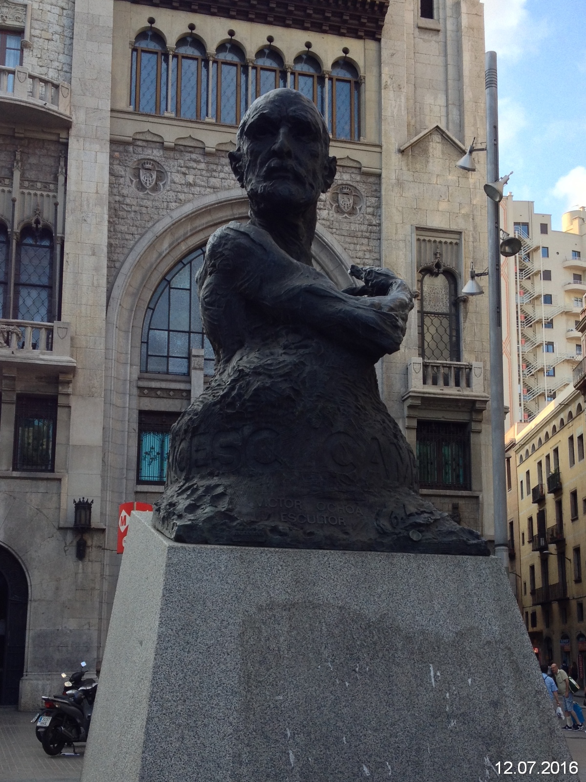 Monumento A Victor Ochoa Escultor