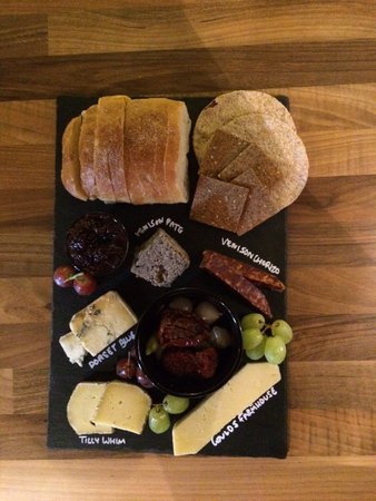 Maul's Wine & Cheese bar