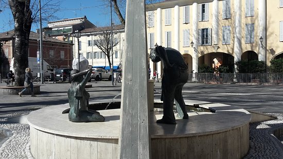 Monumento al Tortellino