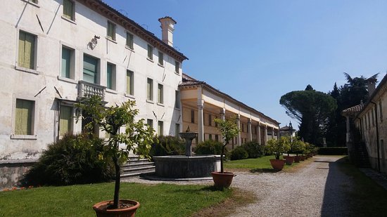 Villa Manfrotto, Canal