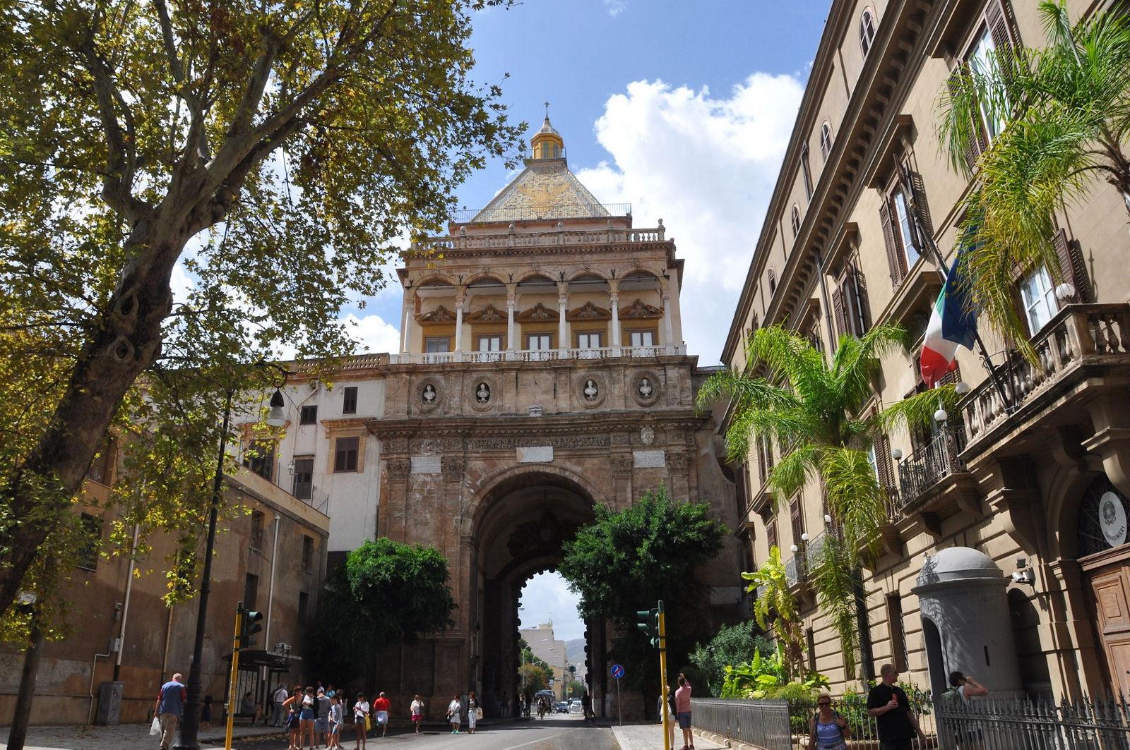 Porta Palermo e Viale delle Palme