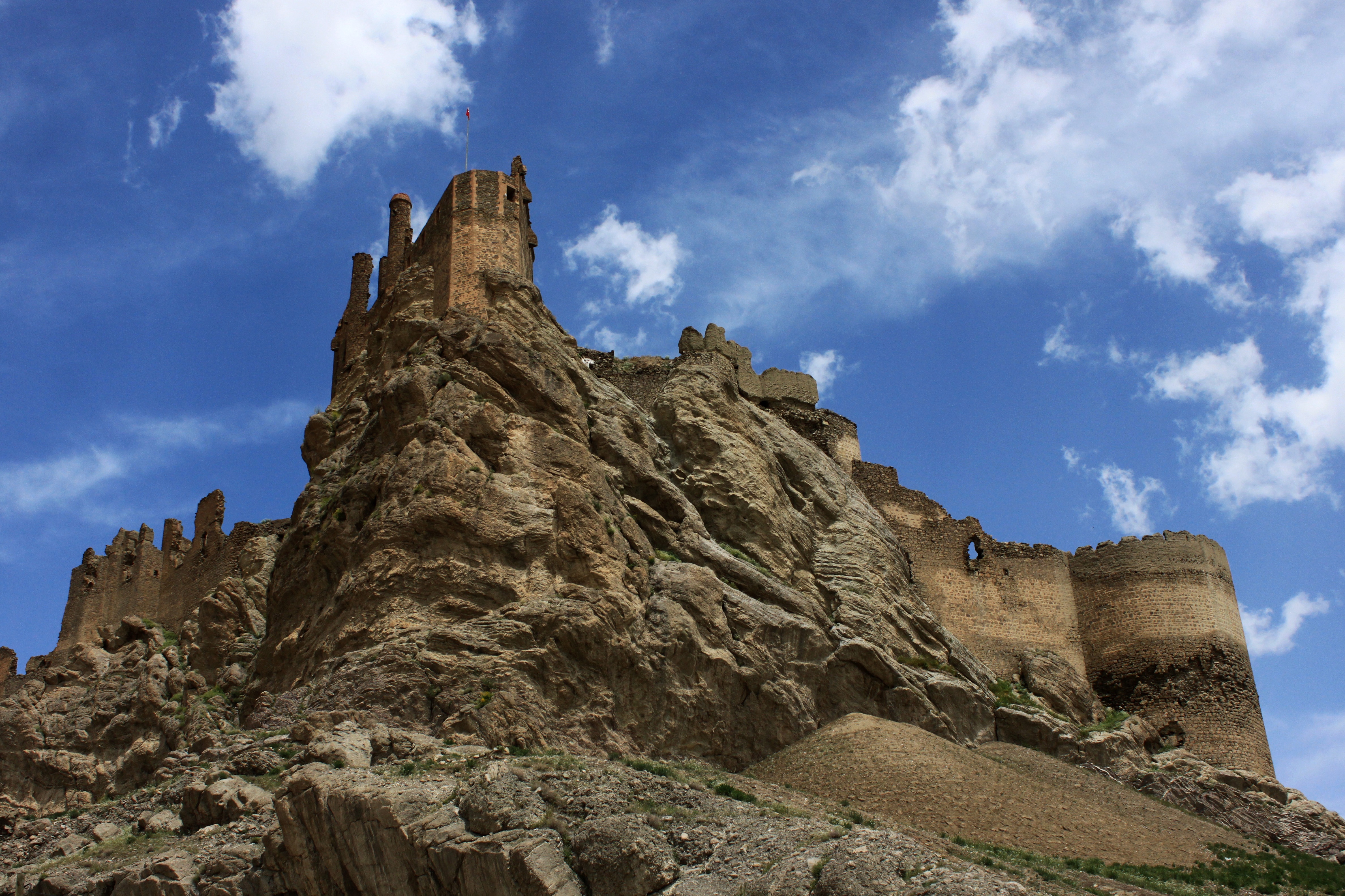 Hosap Castle (Hosap Kalesi)