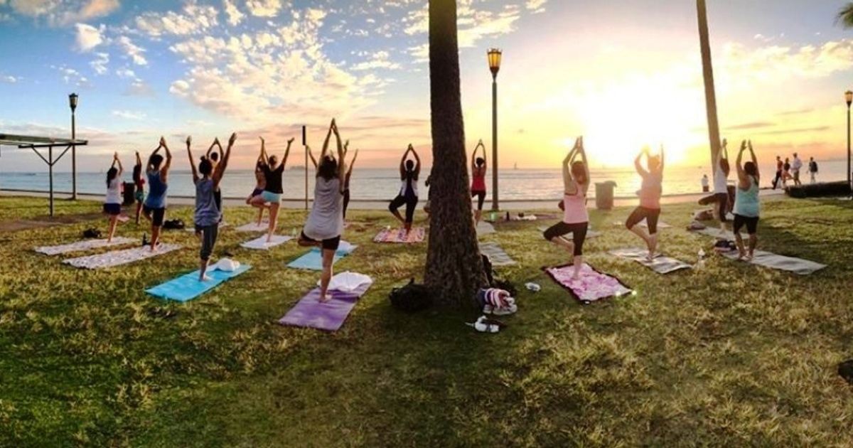 Beach Sunset Yoga Hawaii - Waikiki