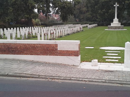Geel War Cemetery