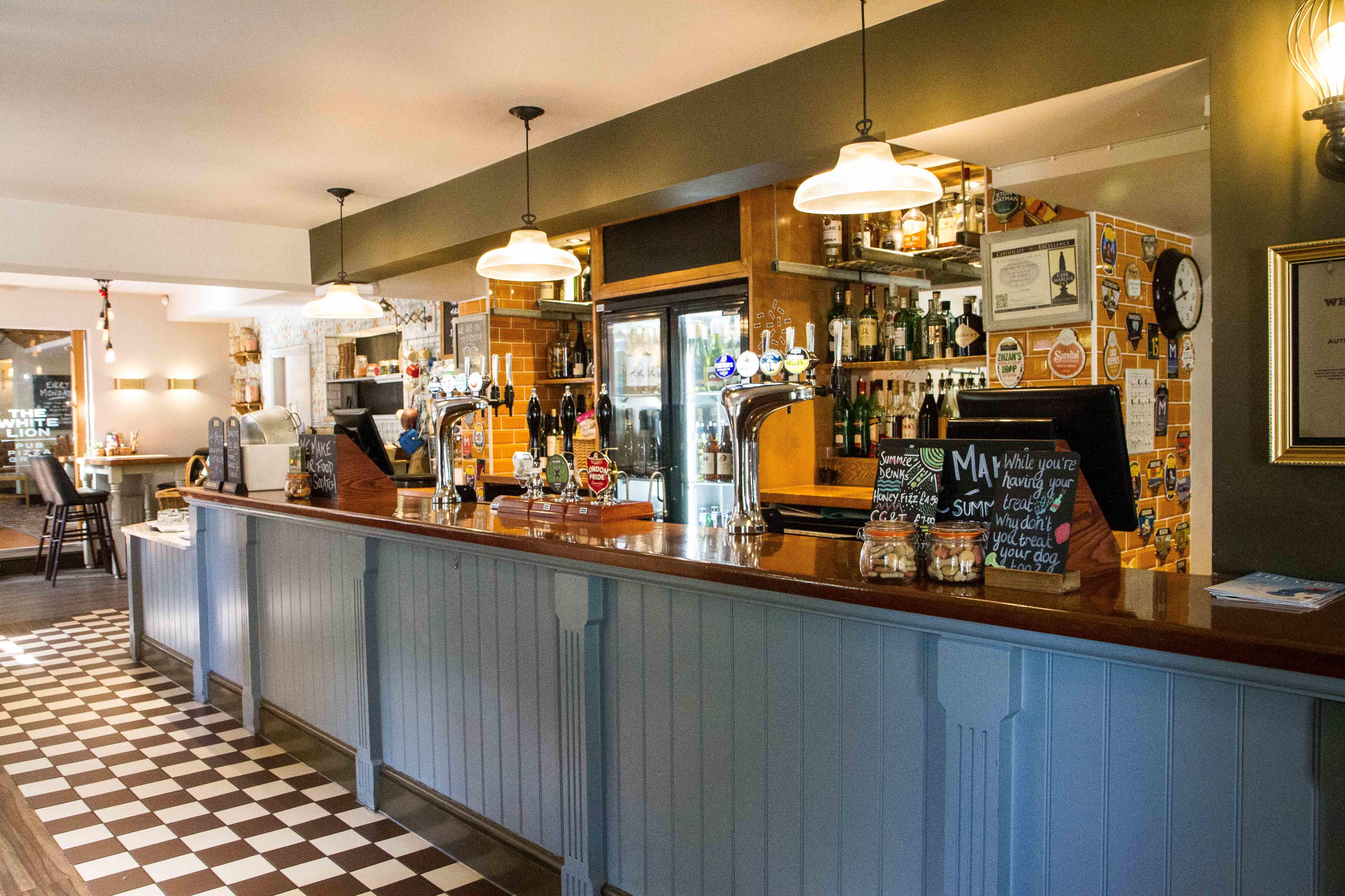 Bar White Lion
