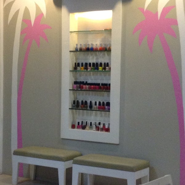California Nails & Day Spa