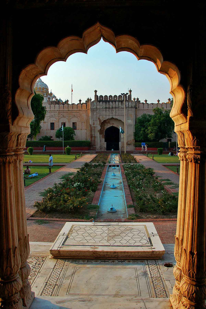 Roshnai Gate