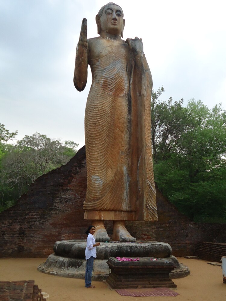 Maligawila Buddha Statue