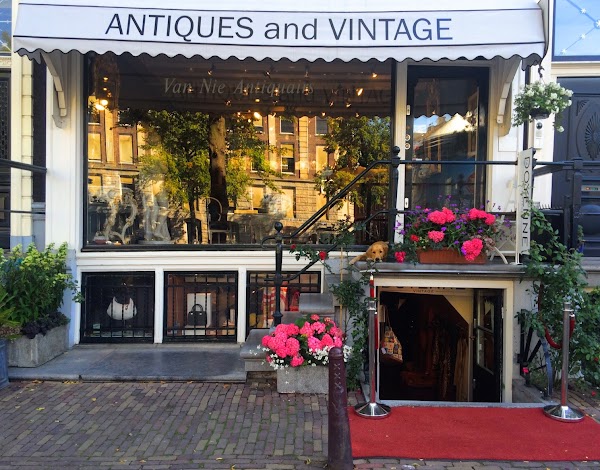 Van Nie Antiquairs