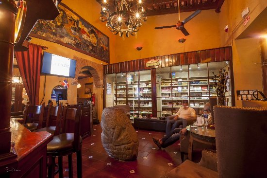 Tabaco & Ron Cigar Club