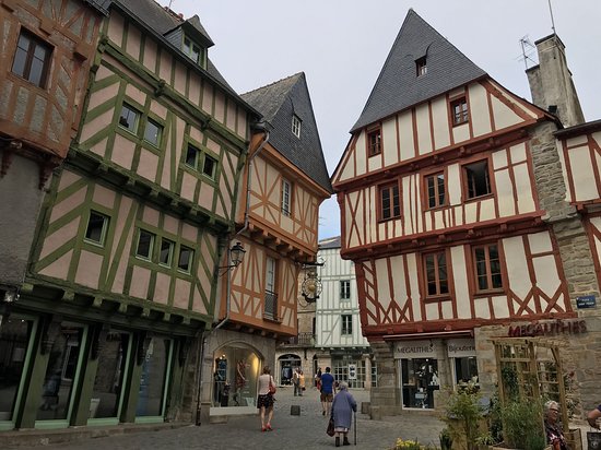 Place Saint-Pierre