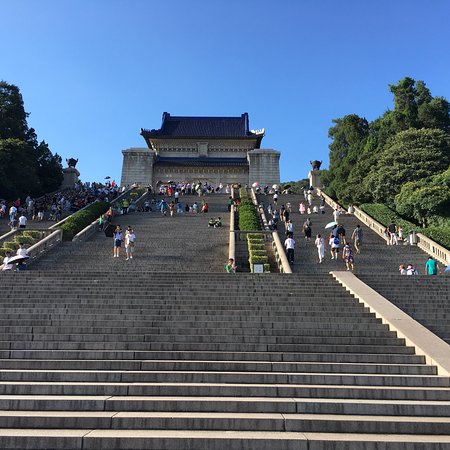 Sun Yatsen Mausoleum (Zhongshan Ling)