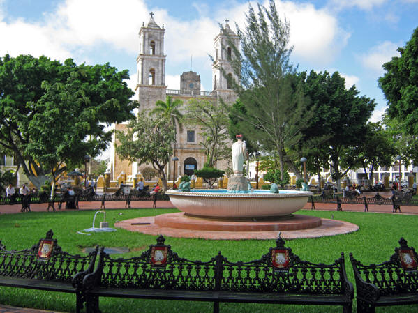 Plaza e Parque Francisco Canton