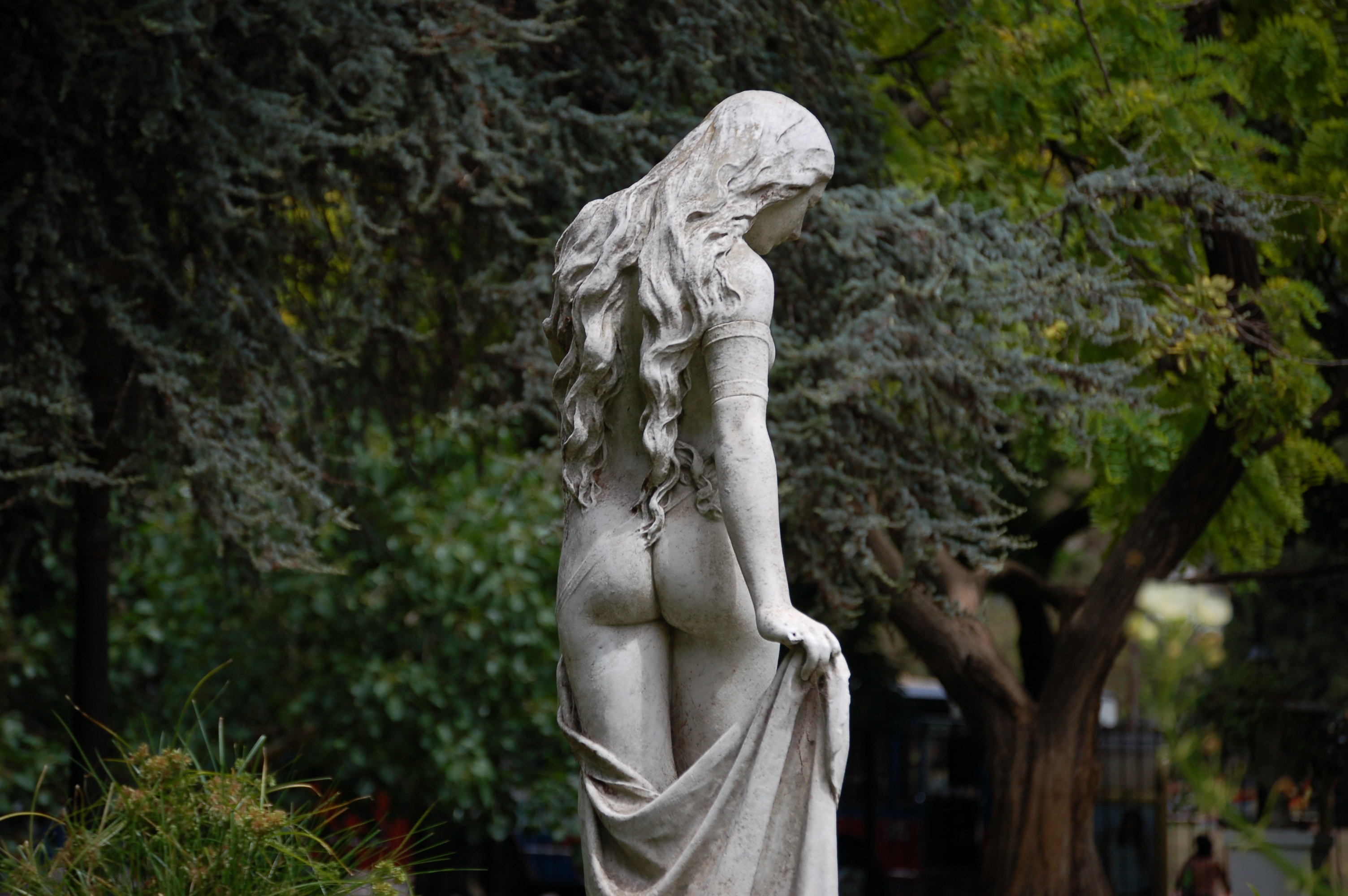 Cushy Glen Statue