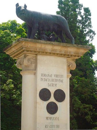 Lupa Capitolina Statue