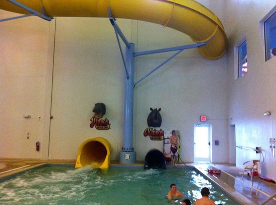 Surfari Joe's Indoor Wilderness Water Park